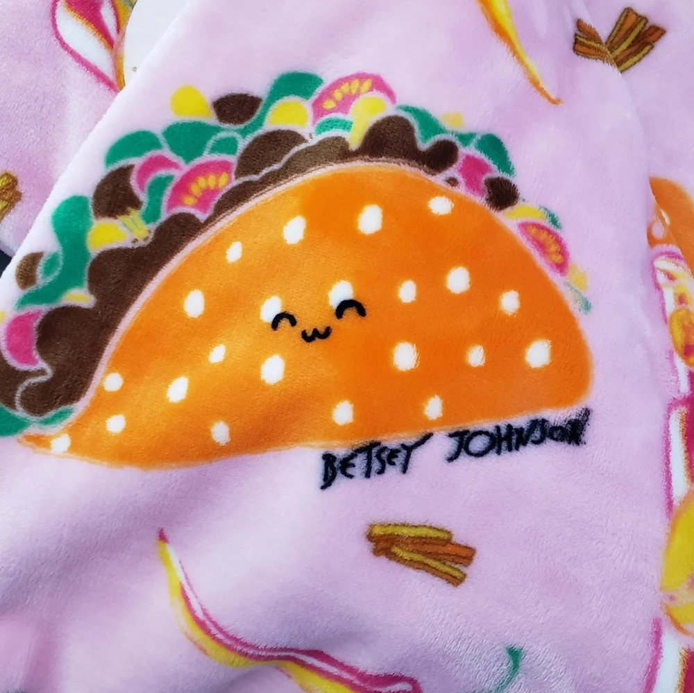 Betsey Johnson Taco, Chili & Hot Sauce Pink Throw Blanket 50x60 NWT